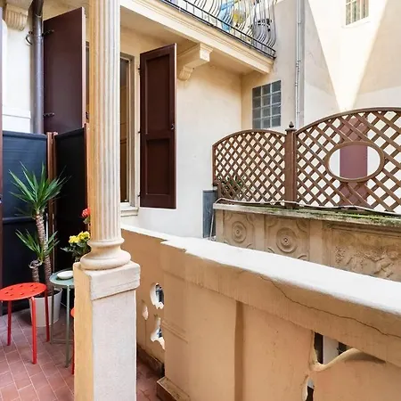 Elegante E La Foglia D'oro * Bolonia