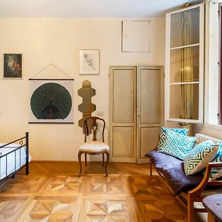 Elegante E La Foglia D'oro Bolonia